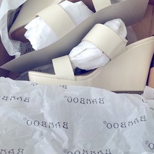 Forever 21 size 5.5 beige/cream/ivory wedge sandal